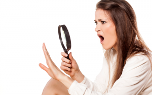 Video: Vết trắng trên móng tay nói gì về sức khỏe của bạn?