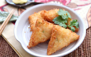 Món ăn sáng: Bánh mì tôm chiên giòn