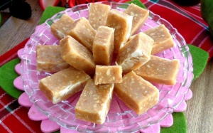 Tự làm kẹo lạc sữa dừa vừa ngon, vừa an toàn