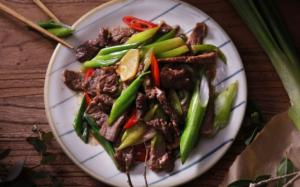Nhanh gọn thịt bò xào tỏi tây