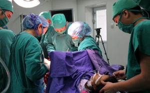 Quảng Ninh: Cứu sống 2 mẹ con sản phụ bị xuất huyết giảm tiểu cầu hiếm gặp