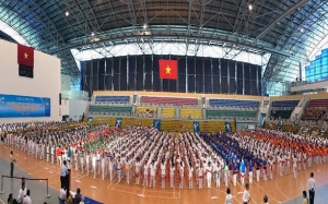 Vinamilk Sure Prevent và thể dục dưỡng sinh cho người cao tuổi