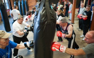 Khắc phục các triệu chứng bệnh Parkinson bằng đấm bốc