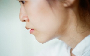 Cách trị mồ hôi mặt bằng trà cây xô thơm