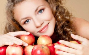 Cách làm mặt nạ dưỡng da ban đêm từ táo