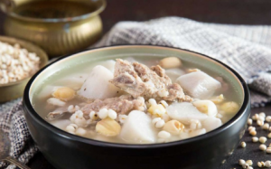 Ngon mát canh sườn hầm hạt sen củ mài