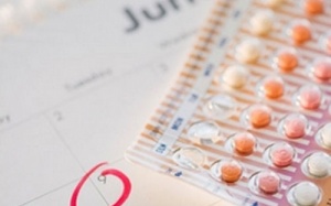 Cách hoãn kỳ kinh nguyệt để tránh trùng với ngày đi du lịch