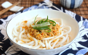 Món ăn sáng: Mì Udon trộn cua ngon bổ dưỡng theo kiểu Nhật