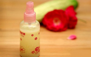 Tự chế xịt khoáng mát lạnh cho da từ dưa chuột