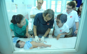 30 trẻ khiếm khuyết bộ phận sinh dục được phẫu thuật vào cuối tháng 6