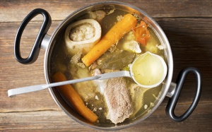 Infographic: Các giải pháp tự nhiên xử lý đi ngoài ra máu