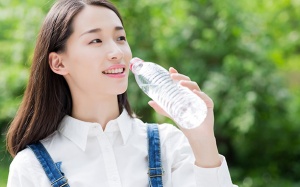 Những lầm tưởng về uống nước mà nhiều người thường gặp