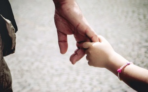 Trải nghiệm của ông bố chăm con táo bón