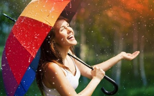 Giải cứu người bị tăng tiết mồ hôi trong mùa mưa