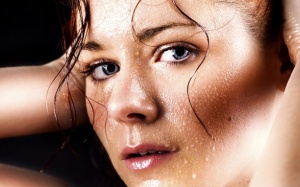 Infographic: Trị mồ hôi mặt bằng giấm táo và mật ong