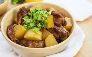 Cách làm sườn om củ cải đậm đà ngon cơm