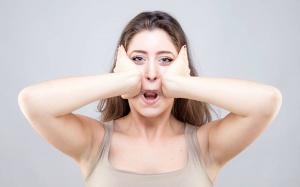 Gifographic: 10 bài tập cho mặt thon gọn, giảm béo mặt