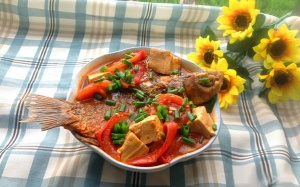 'Đánh bay' nồi cơm với cá chép sốt đậu cà chua