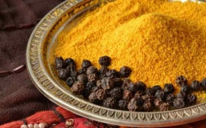 Vì sao nên dùng kết hợp nghệ với hạt tiêu đen?