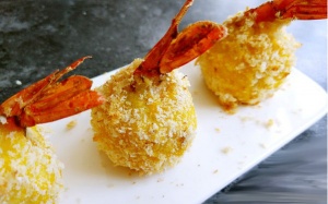 Món ăn vặt: Khoai tây bọc tôm chiên giòn