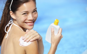 Những hiểu lầm về kem chống nắng khiến bạn xấu hơn