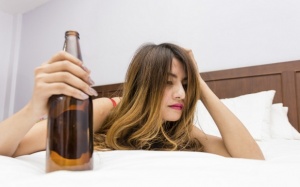 Uống rượu bia ảnh hưởng thế nào tới giấc ngủ của bạn?