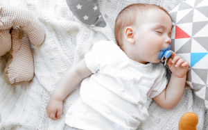 Cách rèn bé tự ngủ xuyên đêm: Phương pháp Fading đơn giản