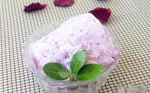 Cùng bé yêu làm món kem khoai lang tím mát lịm ngày Hè