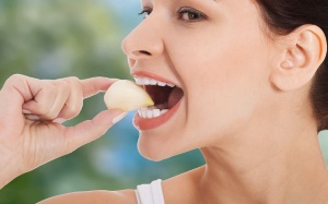 Ngậm tỏi trong miệng 30 phút, điều gì sẽ xảy ra?