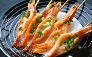 Cuối tuần làm tiệc tôm nướng bơ hành đãi khách