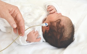 Làm thế nào để biết trẻ có vấn đề về thính giác?