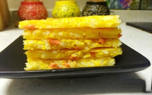 Cơm trộn trứng xúc xích chiên giòn cho bữa sáng nhẹ nhàng