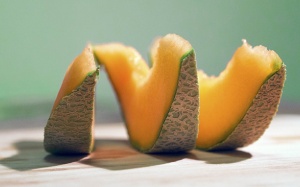 Những lưu ý khi tiêu thụ thực phẩm màu vàng và cam