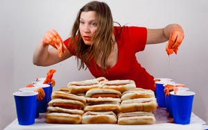 Gifographic: Tác hại khi bạn ăn quá nhanh và quá nhiều