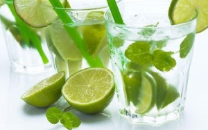 Điều gì xảy ra với cơ thể khi bạn uống quá nhiều nước chanh?