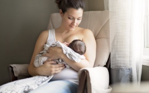 8 điều không nên làm với bầu vú khi cho con bú