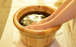 Điều gì xảy ra khi bạn ngâm chân với giấm táo?