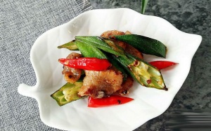 Thịt ba chỉ xào đậu bắp đơn giản mà đủ chất dinh dưỡng