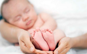 Cách xoa bụng trị táo bón, giảm đau bụng cho bé yêu