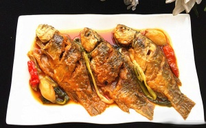 Món ngon đầu tuần: Cá chép om hành tỏi cực ngon