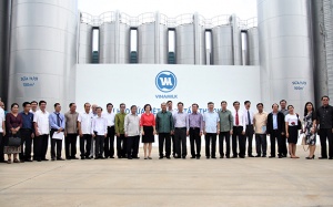 Lào mong muốn Vinamilk mở rộng đầu tư và xuất khẩu sữa