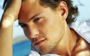 Video: Vì sao bạn trông kém hấp dẫn trong mắt người khác?