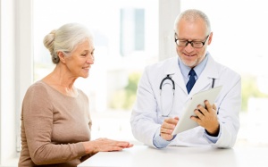 Bí quyết sống thọ: Khám sức khỏe cho người cao tuổi như thế nào?