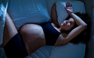 Tại sao phụ nữ hay bị mất ngủ, khó ngủ khi mang thai? 