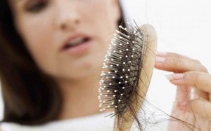 10 dưỡng chất giúp ngăn ngừa rụng tóc cho phụ nữ tuổi trung niên
