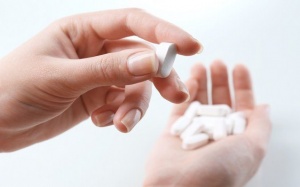 Bổ sung vitamin tổng hợp có giúp khắc phục tình trạng run vô căn?