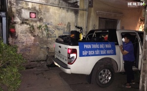 Theo chân máy phun thuốc diệt muỗi dập sốt xuất huyết tại Hà Nội