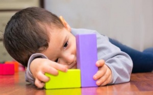 Dấu hiệu tự kỷ ở trẻ từ 12 - 18 tháng tuổi