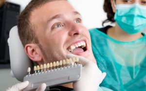 Video: Nha sỹ tiết lộ cách tốt nhất để làm trắng răng