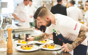 15 mẹo làm bếp đơn giản, chuẩn cơm mẹ nấu